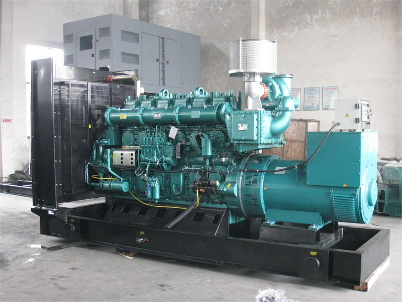 卢龙200KW 柴油发电机的油耗是多少？